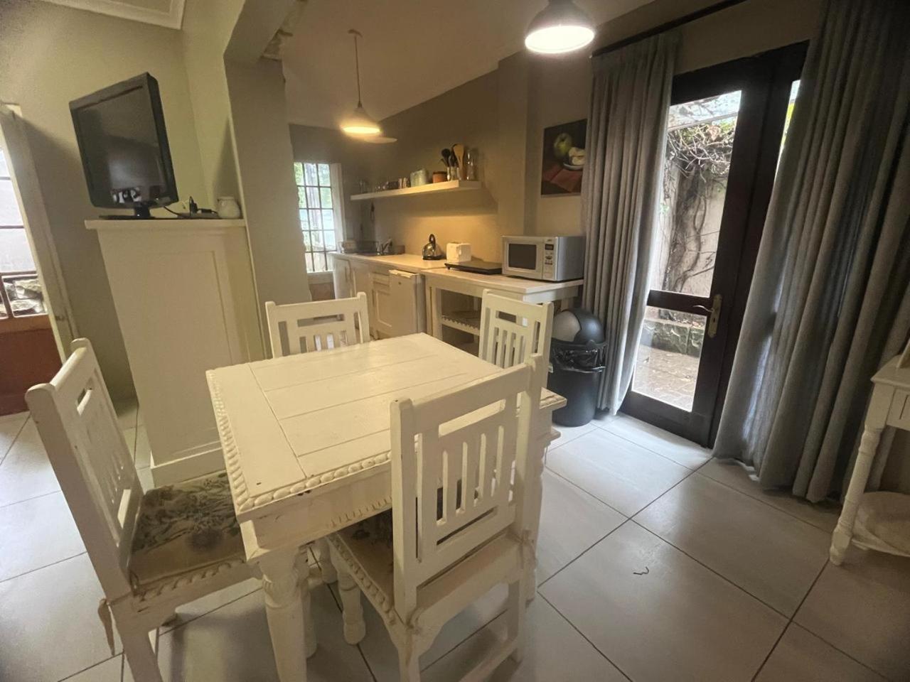 By The Way Guesthouse Clarens Buitenkant foto